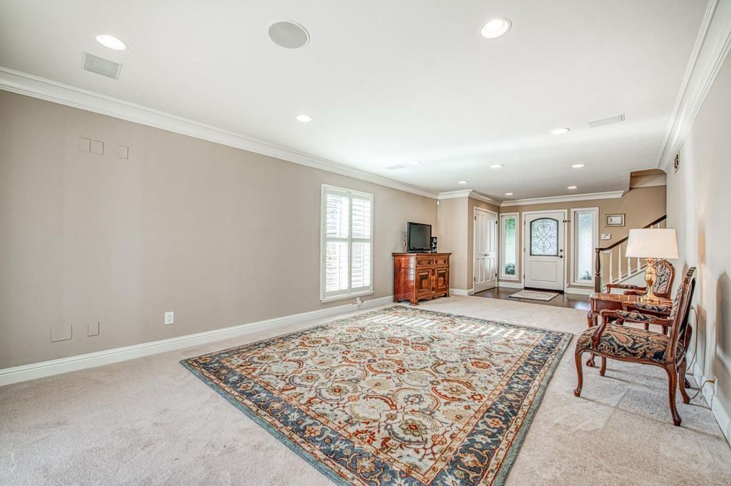 Image 13 of property listing at 1771 S Waverly Lane, Fresno, CA 93727