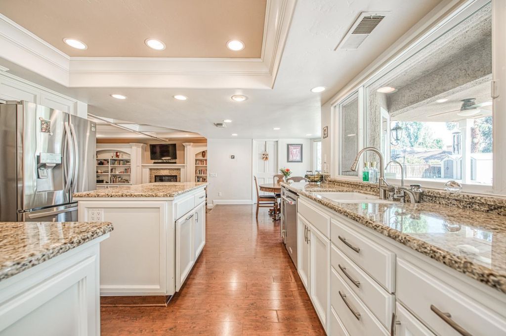 Image 14 of property listing at 1771 S Waverly Lane, Fresno, CA 93727