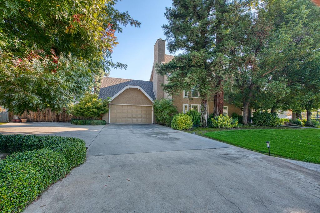 Image 2 of property listing at 1771 S Waverly Lane, Fresno, CA 93727