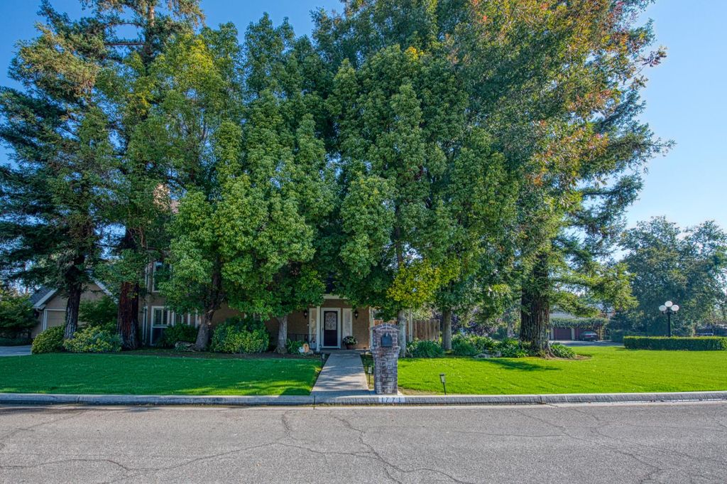 Image 3 of property listing at 1771 S Waverly Lane, Fresno, CA 93727