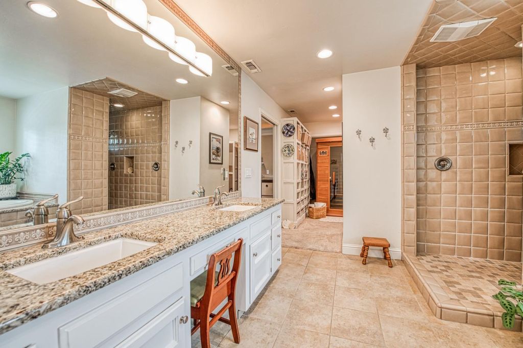 Image 40 of property listing at 1771 S Waverly Lane, Fresno, CA 93727