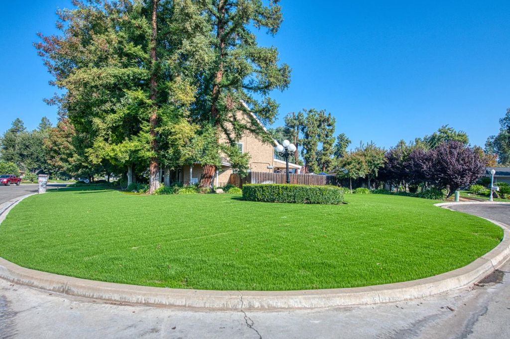 Image 5 of property listing at 1771 S Waverly Lane, Fresno, CA 93727