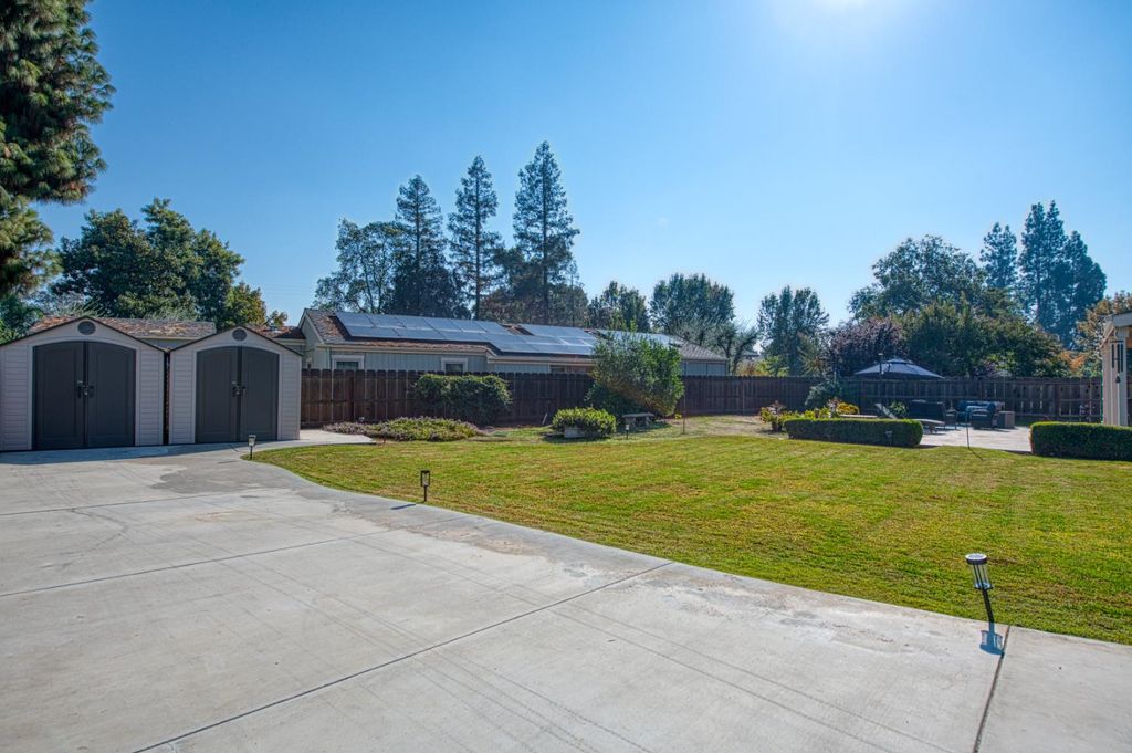 Image 51 of property listing at 1771 S Waverly Lane, Fresno, CA 93727