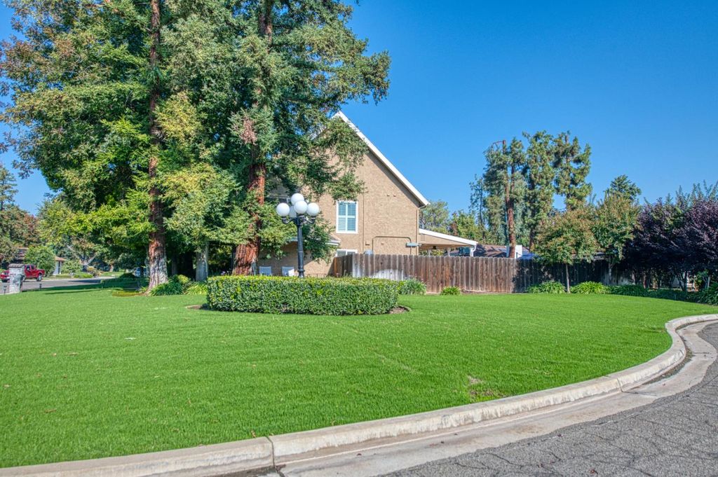 Image 6 of property listing at 1771 S Waverly Lane, Fresno, CA 93727