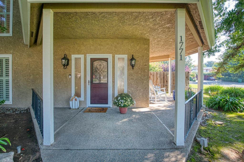 Image 7 of property listing at 1771 S Waverly Lane, Fresno, CA 93727