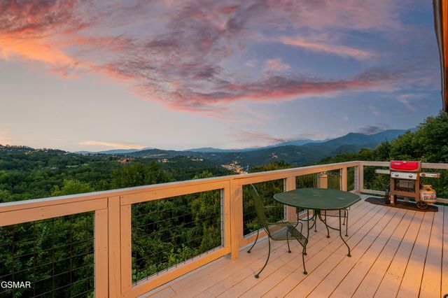 1839 Zurich Court, Gatlinburg, TN 37738