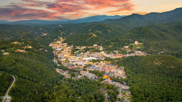 1839 Zurich Court, Gatlinburg, TN 37738