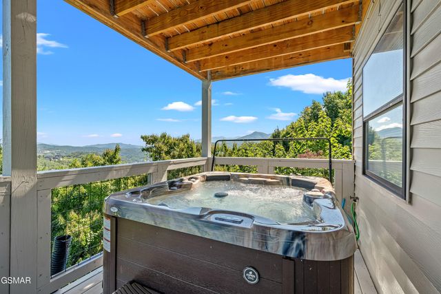 1839 Zurich Court, Gatlinburg, TN 37738