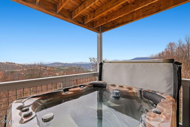 1839 Zurich Court, Gatlinburg, TN 37738