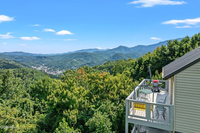 1839 Zurich Court, Gatlinburg, TN 37738