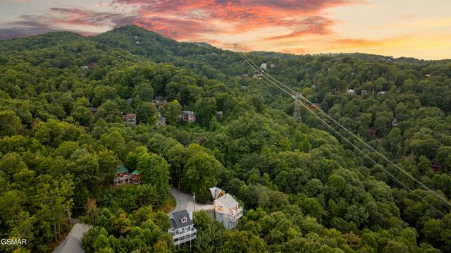 1839 Zurich Court, Gatlinburg, TN 37738