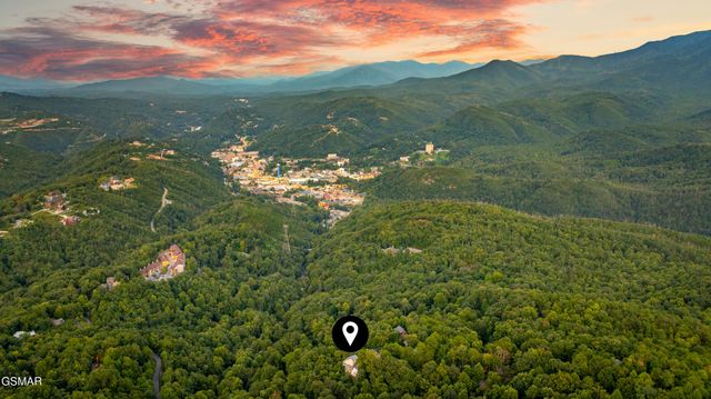 1839 Zurich Court, Gatlinburg, TN 37738