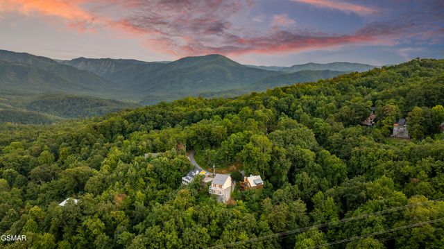 1839 Zurich Court, Gatlinburg, TN 37738