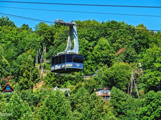 1839 Zurich Court, Gatlinburg, TN 37738