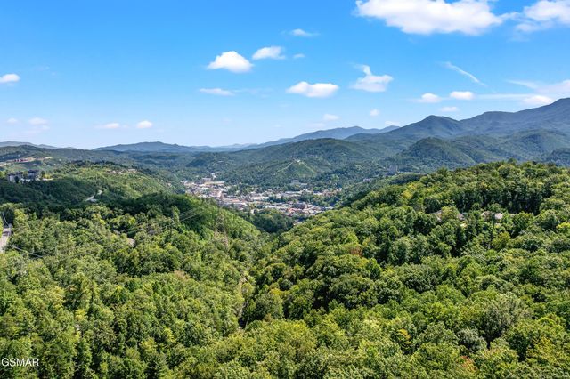 1839 Zurich Court, Gatlinburg, TN 37738