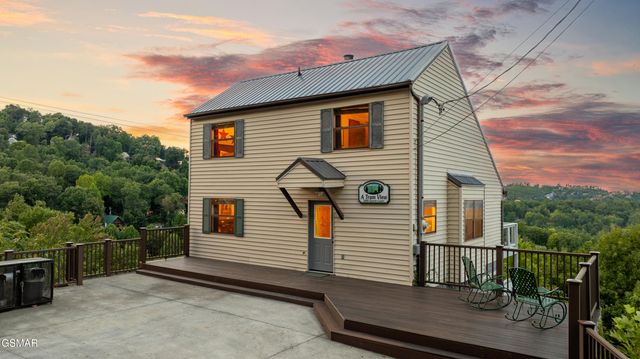 1839 Zurich Court, Gatlinburg, TN 37738