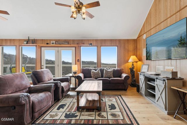 1839 Zurich Court, Gatlinburg, TN 37738