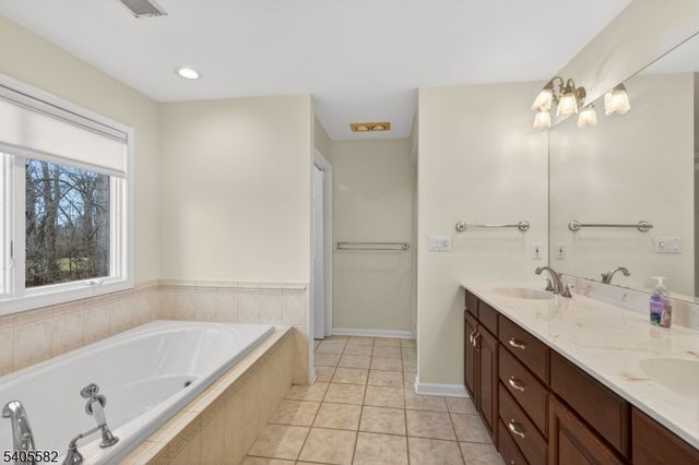 101 Parker Rd, Greenwich Twp., NJ 08804