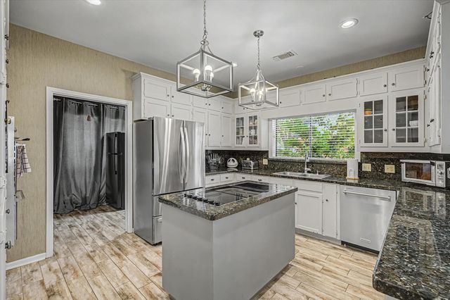 410 Crestwood Drive, El Lago, TX 77586