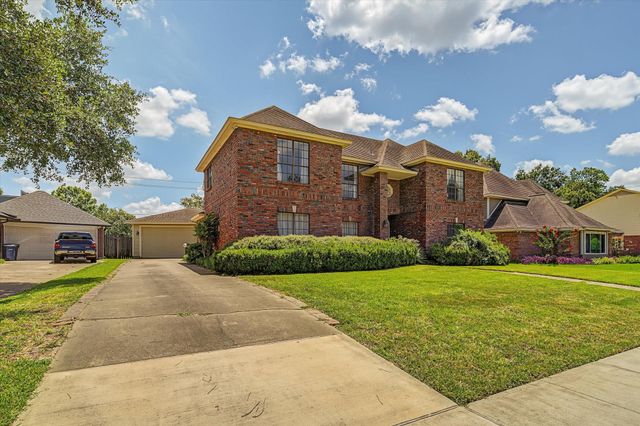 410 Crestwood Drive, El Lago, TX 77586