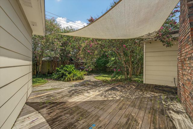 410 Crestwood Drive, El Lago, TX 77586