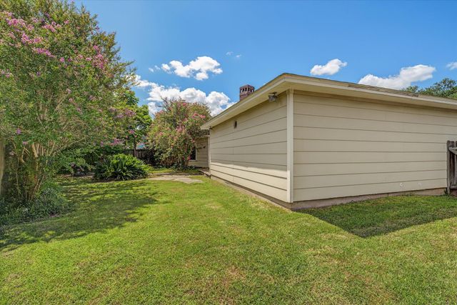 410 Crestwood Drive, El Lago, TX 77586