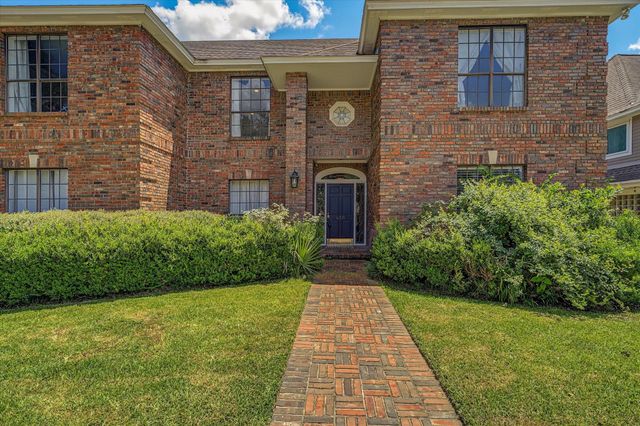 410 Crestwood Drive, El Lago, TX 77586