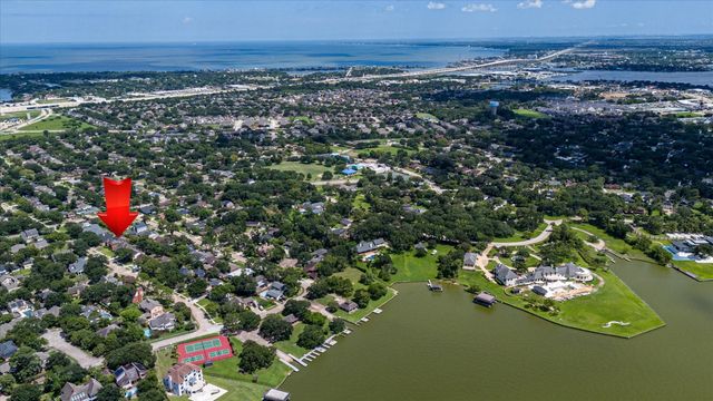 410 Crestwood Drive, El Lago, TX 77586