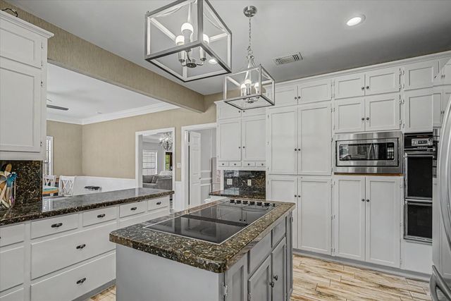 410 Crestwood Drive, El Lago, TX 77586