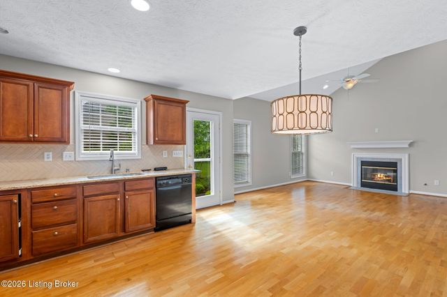 15629 Beckley Hills Dr, Louisville, KY 40245