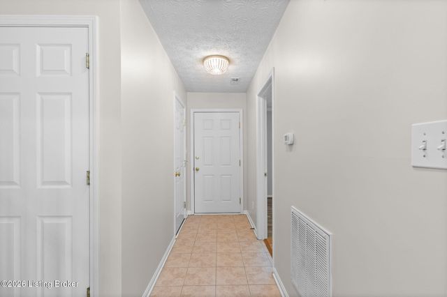 15629 Beckley Hills Dr, Louisville, KY 40245