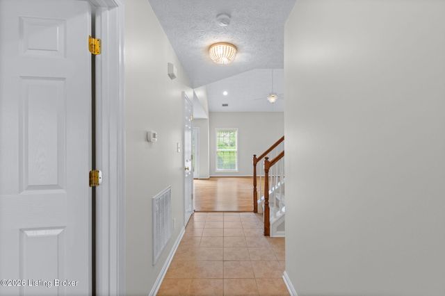 15629 Beckley Hills Dr, Louisville, KY 40245