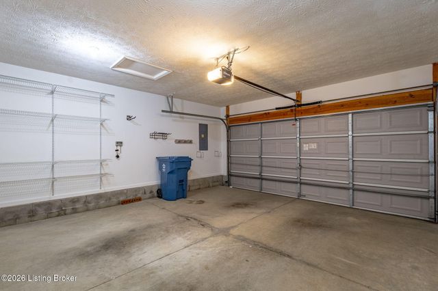 15629 Beckley Hills Dr, Louisville, KY 40245