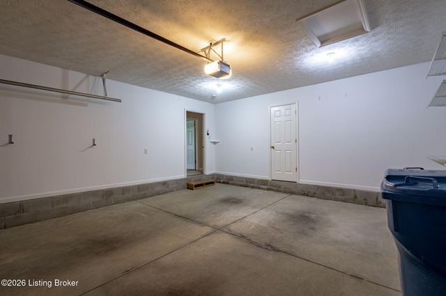 15629 Beckley Hills Dr, Louisville, KY 40245