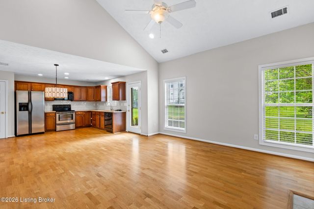 15629 Beckley Hills Dr, Louisville, KY 40245