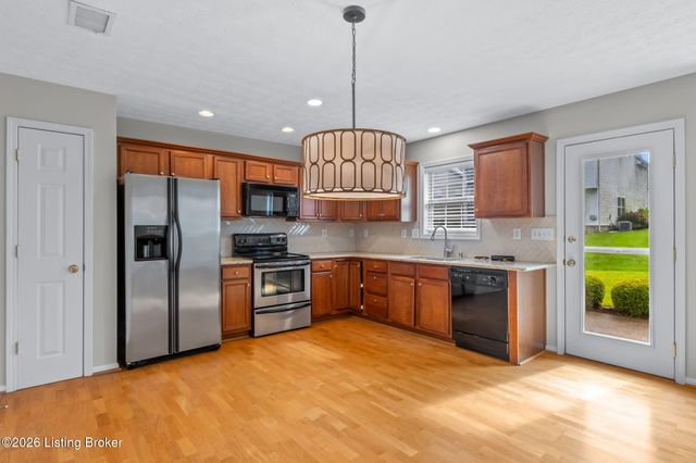 15629 Beckley Hills Dr, Louisville, KY 40245