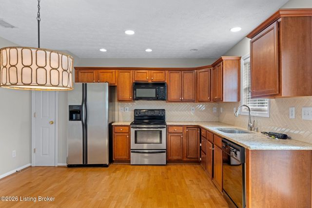 15629 Beckley Hills Dr, Louisville, KY 40245
