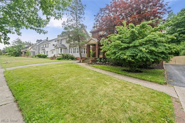 3326 Dellwood Road, Cleveland Heights, OH 44118