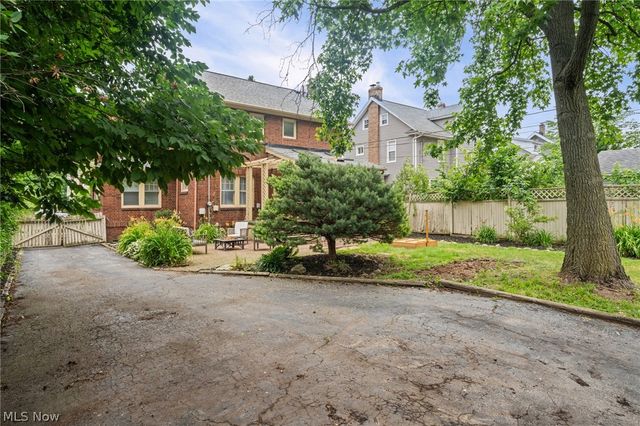 3326 Dellwood Road, Cleveland Heights, OH 44118