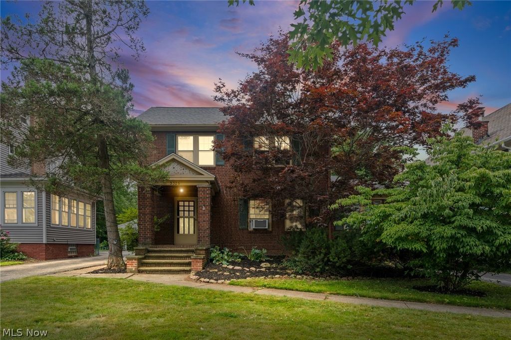 3326 Dellwood Road, Cleveland Heights, OH 44118