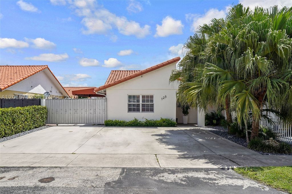 125 SW 116th Ct, Sweetwater, FL 33174