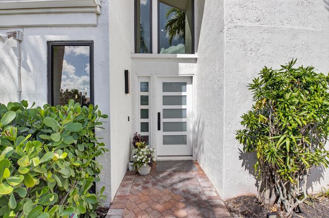 19530 Sawgrass Drive 1501, Boca Raton, FL 33434