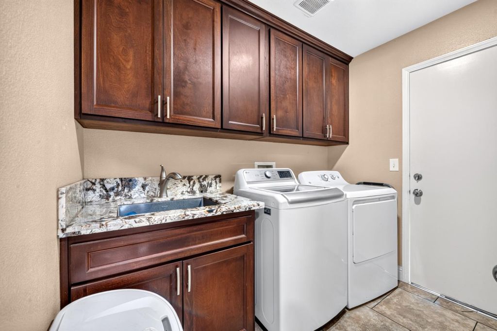 Image 16 of property listing at 1450 Nelson Boulevard, Selma, CA 93662