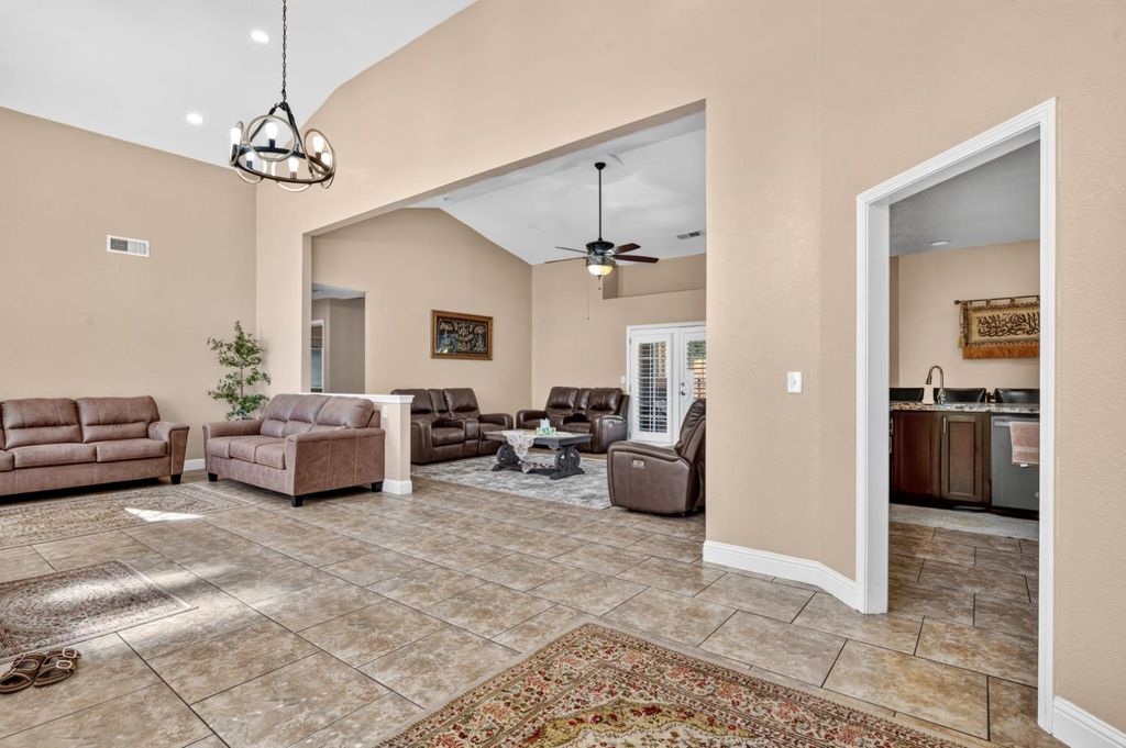 Image 4 of property listing at 1450 Nelson Boulevard, Selma, CA 93662