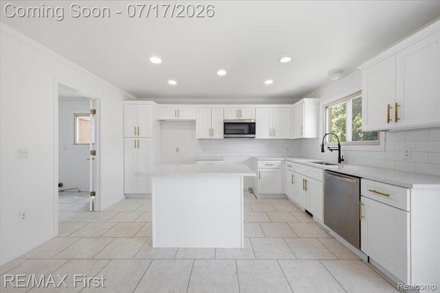 50443 Middle River Drive, Macomb Township, MI 48044