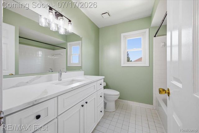 50443 Middle River Drive, Macomb Township, MI 48044