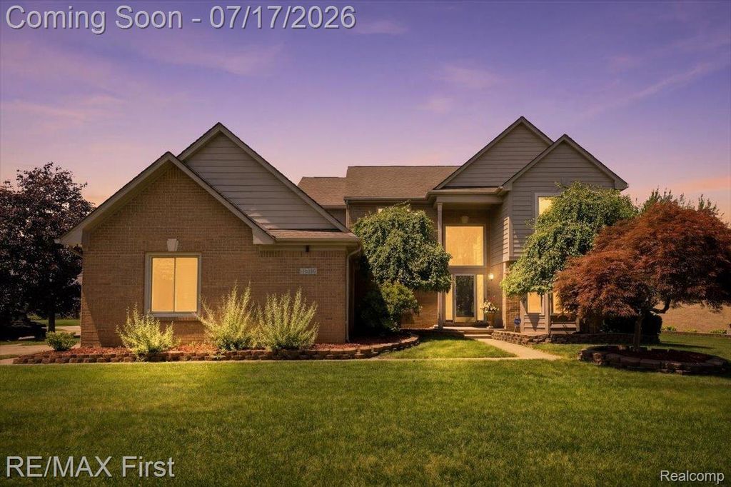 50443 Middle River Drive, Macomb Township, MI 48044