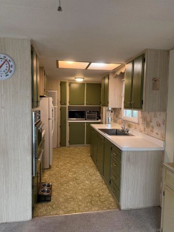 2300 E Valley PKWY 109, Escondido, CA 92027