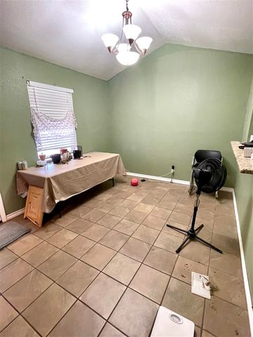 612 Briarwood Ln, Frederick, OK 73542