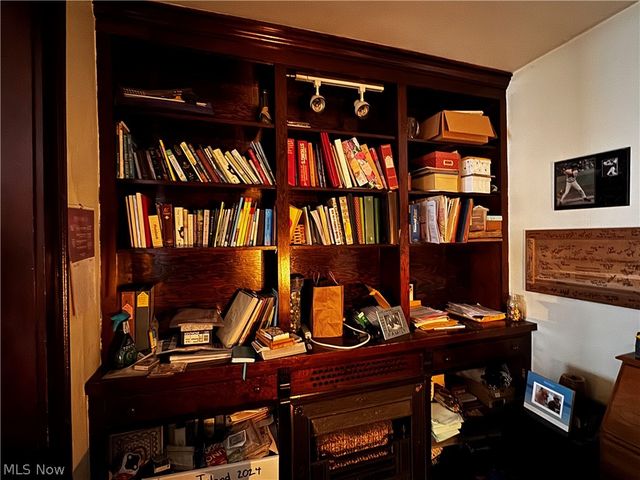 46 S Crawford Street, Millersburg, OH 44654